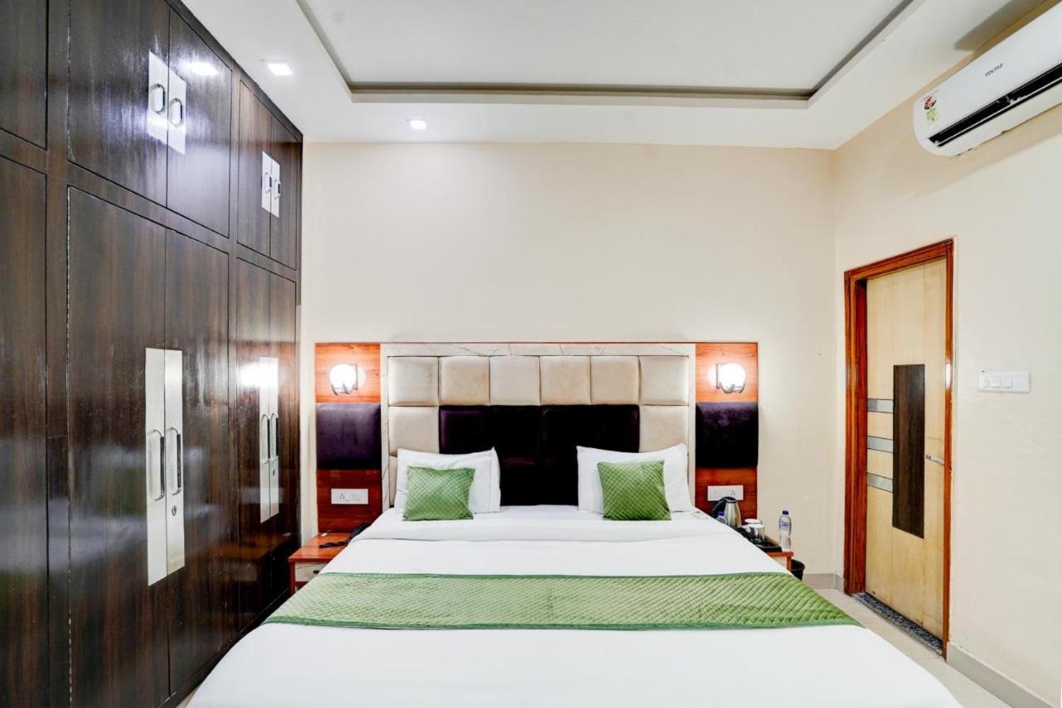 The Five Dimension Apartment Agra  Exterior photo